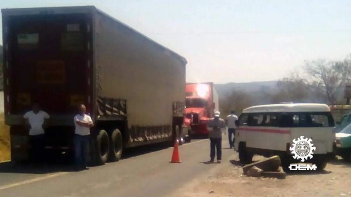 Bloqueo en la carretera de Iguala-Cd-Altamirano